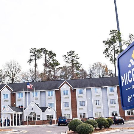 Travelers Inn And Suites Raleigh Buitenkant foto