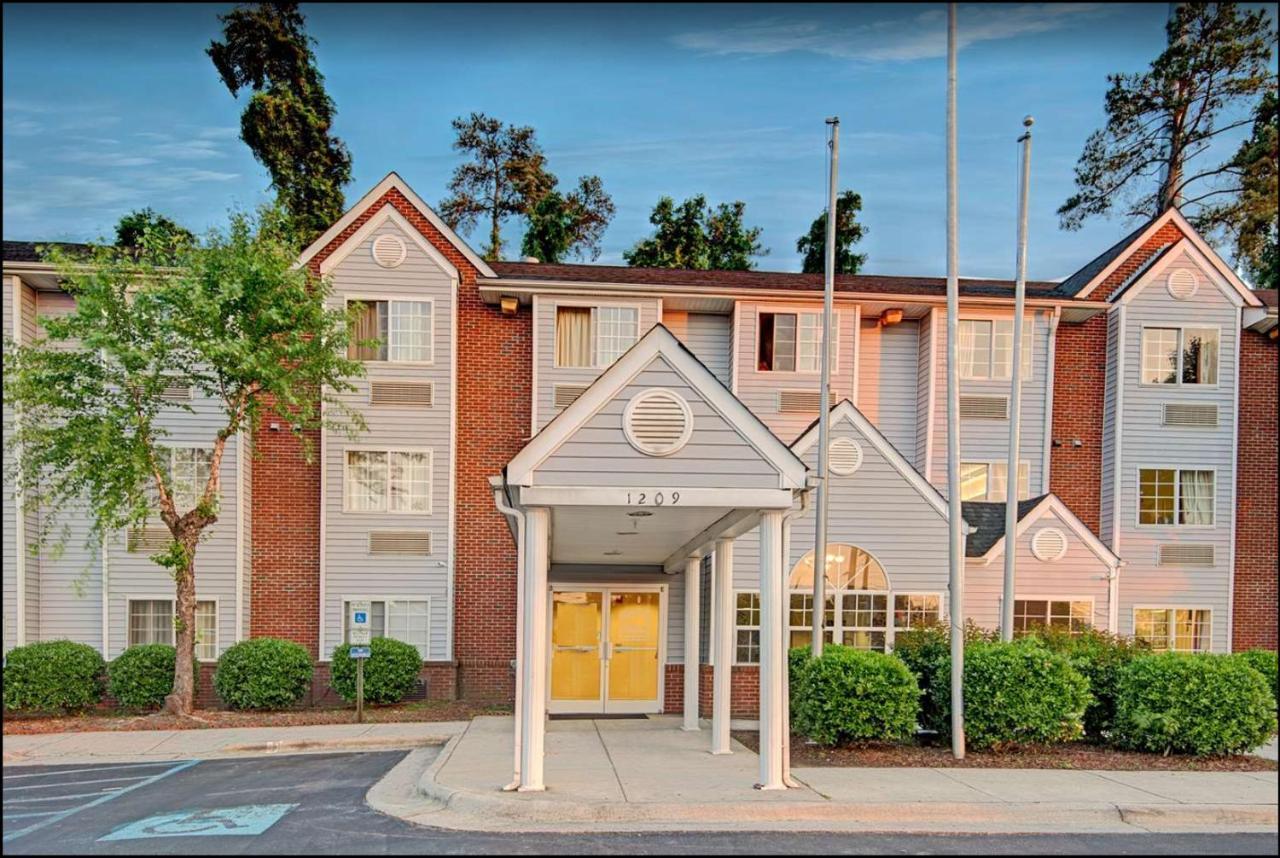 Travelers Inn And Suites Raleigh Buitenkant foto