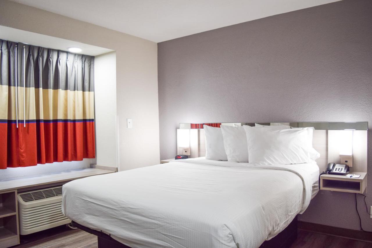 Travelers Inn And Suites Raleigh Buitenkant foto