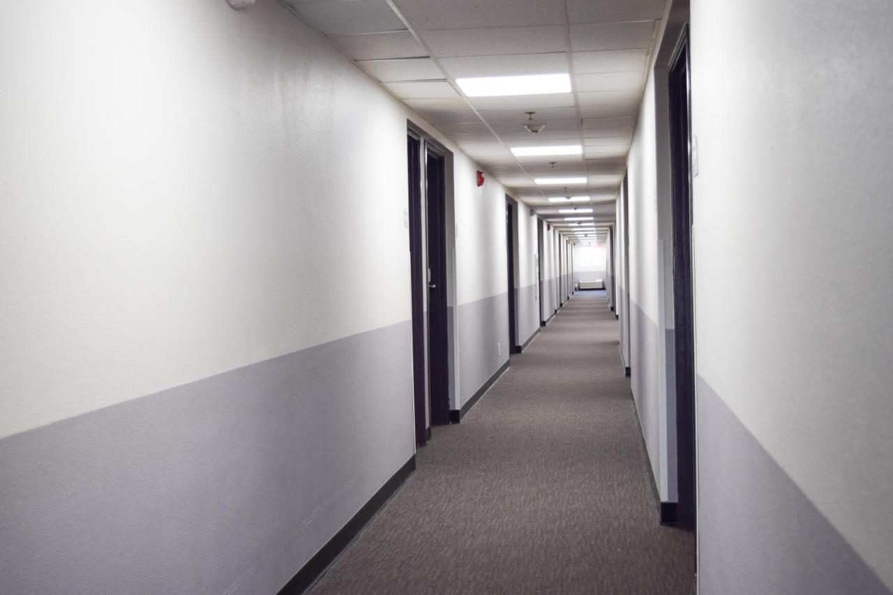 Travelers Inn And Suites Raleigh Buitenkant foto
