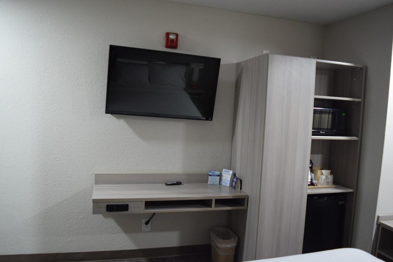 Travelers Inn And Suites Raleigh Buitenkant foto
