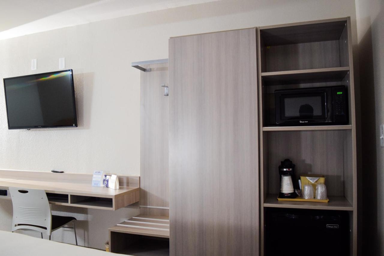 Travelers Inn And Suites Raleigh Buitenkant foto