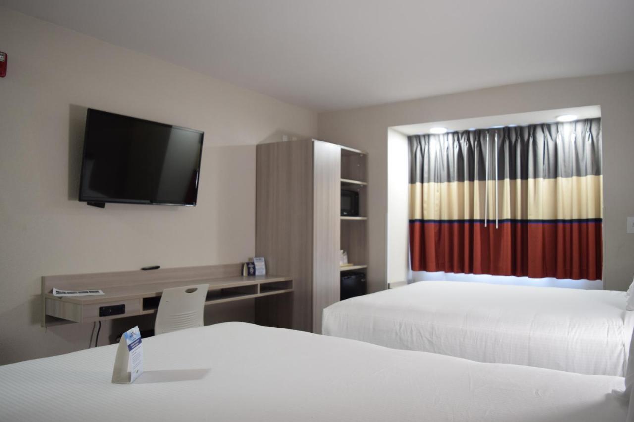 Travelers Inn And Suites Raleigh Buitenkant foto