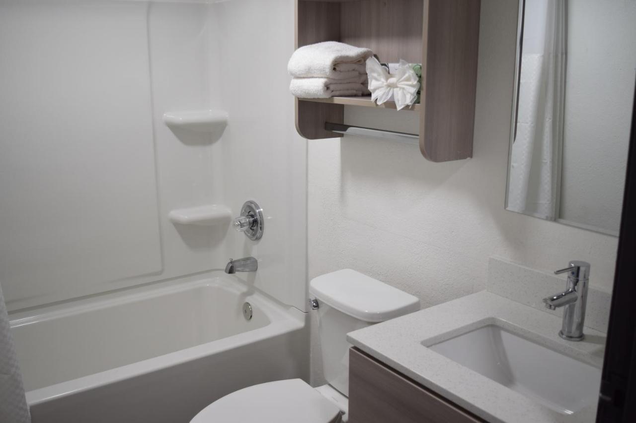 Travelers Inn And Suites Raleigh Buitenkant foto