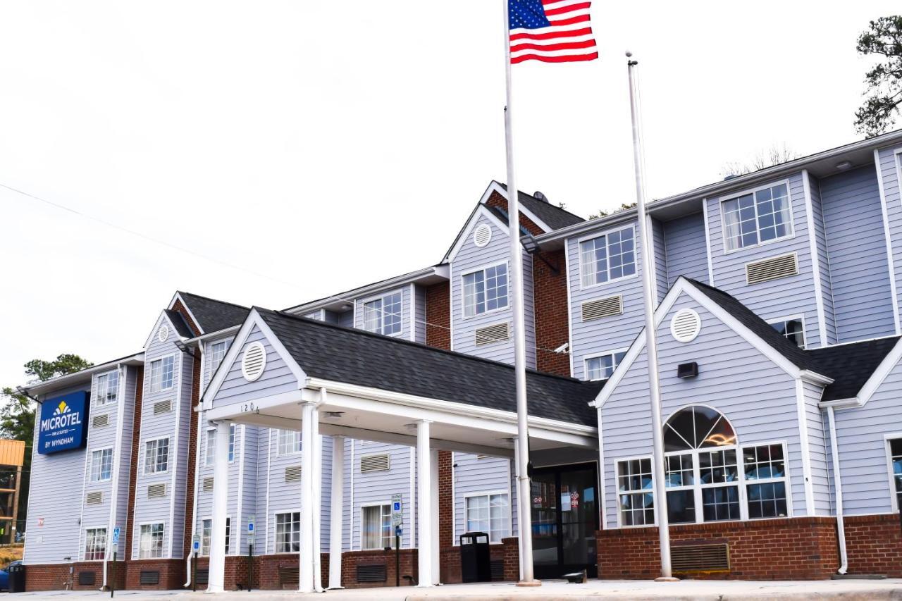 Travelers Inn And Suites Raleigh Buitenkant foto
